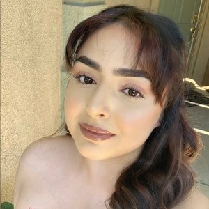 Meet your Posher, Elidia